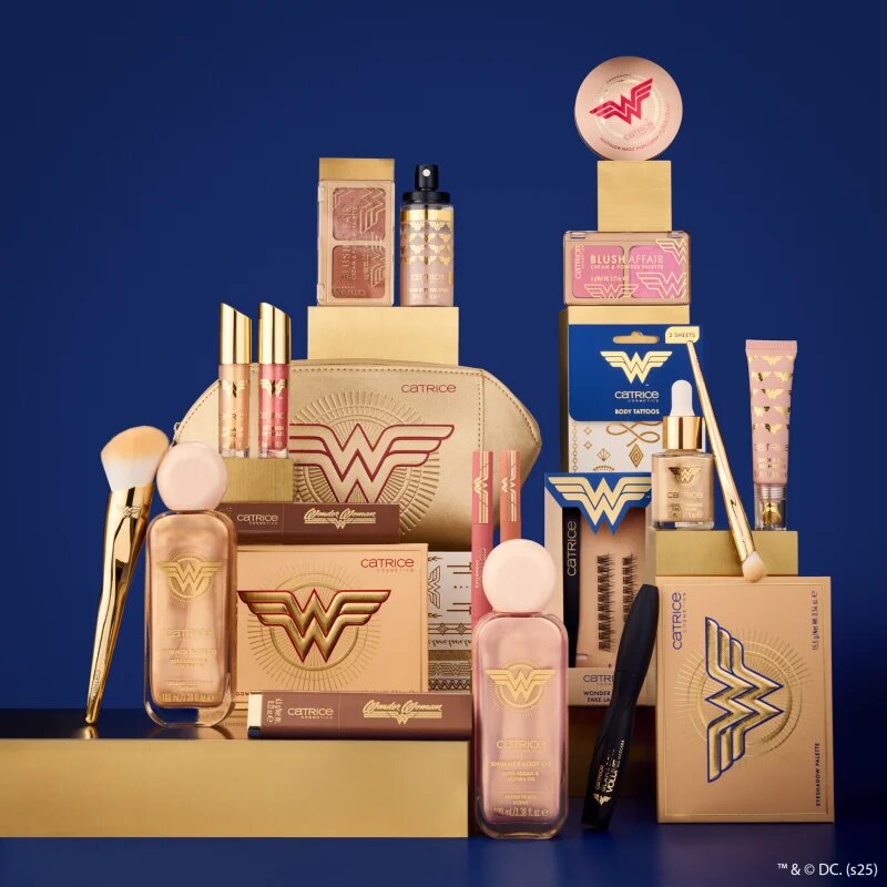 Catrice Wonder Woman хидратиращ блясък за устни цвят 020 Brave And Powerful 3.4 мл.