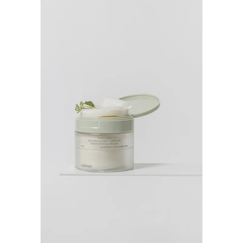celimax Ji Woo Gae Cica BHA Blemish Toner Pad ексфолиращи възглавнички за чувствителна кожа склонна към акне 60 бр.
