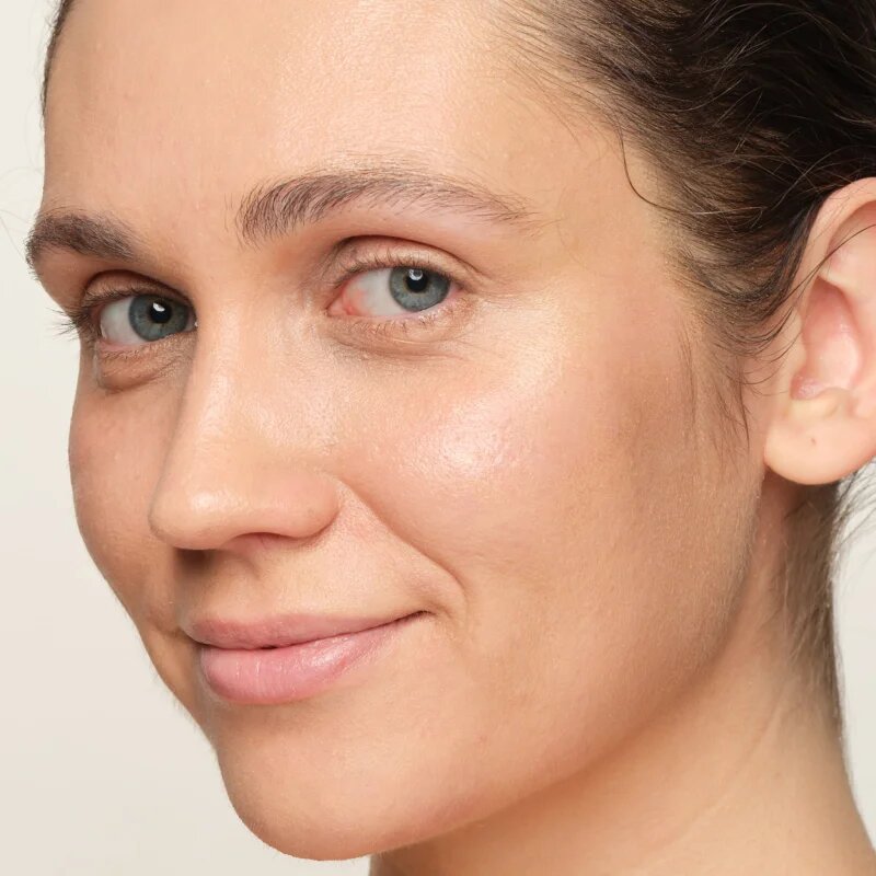 Chantecaille Sheer Glow Face Tint тониращ гел за освежаване и изглаждане на кожата Gold 30 гр.