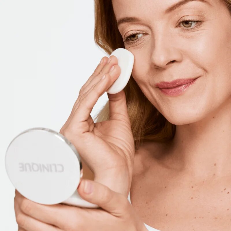 Clinique Beyond Perfecting™ Powder Foundation + Concealer пудров фон дьо тен с коректор 2 в 1 цвят 04 Cream Whip 145 гр.