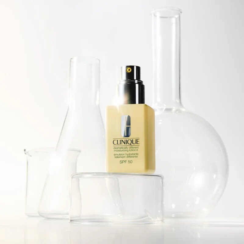 Clinique Dramatically Different™ Moisturizing Lotion SPF50 хидратиращ крем за лице SPF 50 50 мл.