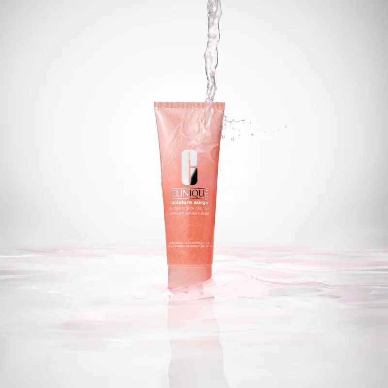 Clinique Moisture Surge™ Exfoliating Glow Scrub деликатен ексфолиращ гел 125 мл.