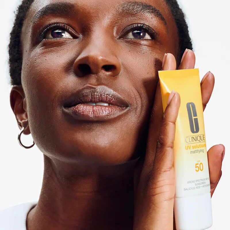 Clinique Sun UV Solutions Mattifying Sunscreen SPF 50 слънцезащитен крем за лице с матиращ ефект 40 мл.