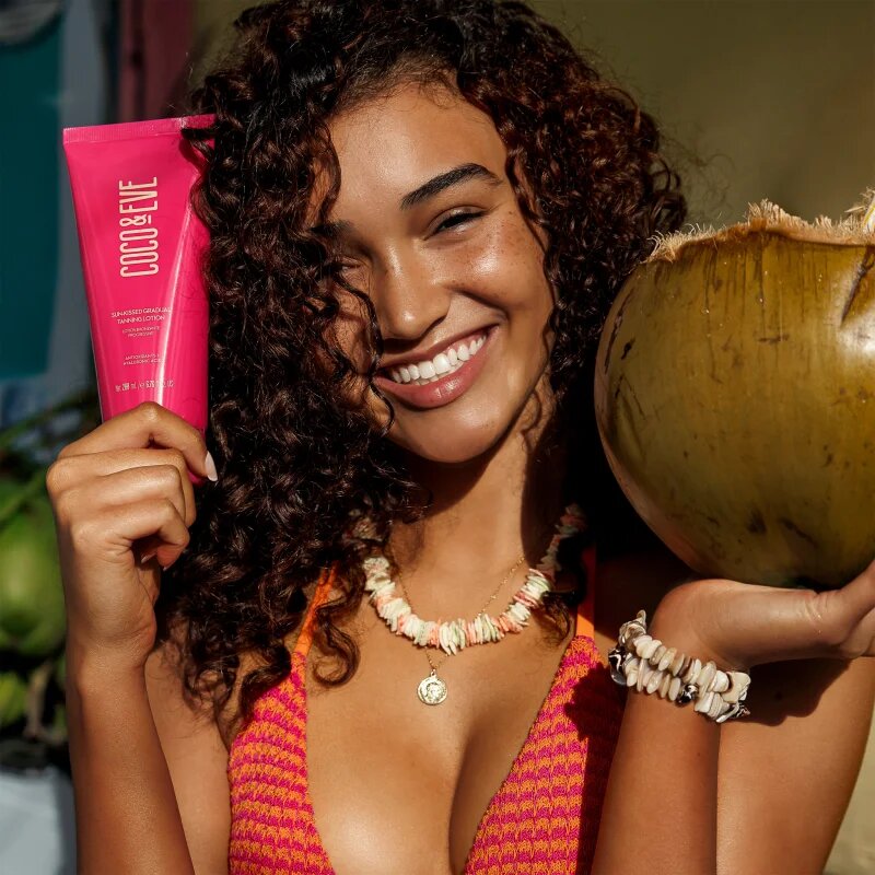 Coco & Eve Sunny Honey Sun-kissed Gradual Tanning Lotion автобронзиращ лосион за постепенен тен с аромат Coco-Mango 200 мл.