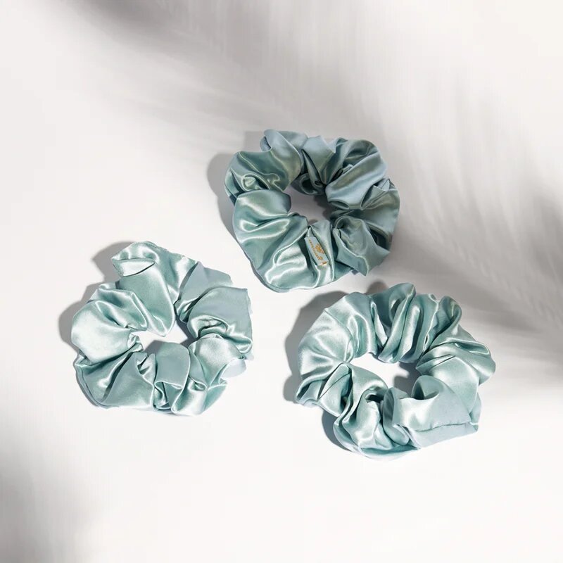 Crystallove Mulberry Silk Scrunchie копринен ластик за коса Amazonite 1 бр.