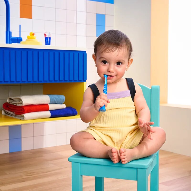 Curaprox Baby 0-4 Years четка за зъби за деца 1 бр.