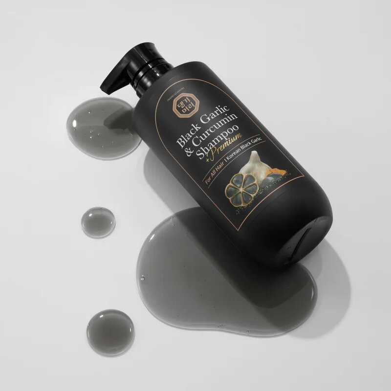 DAENG GI MEO RI Black Garlic & Curcumin Shampoo дълбоко регенериращ шампоан за растеж на косата и укрепване от корените 500 мл.