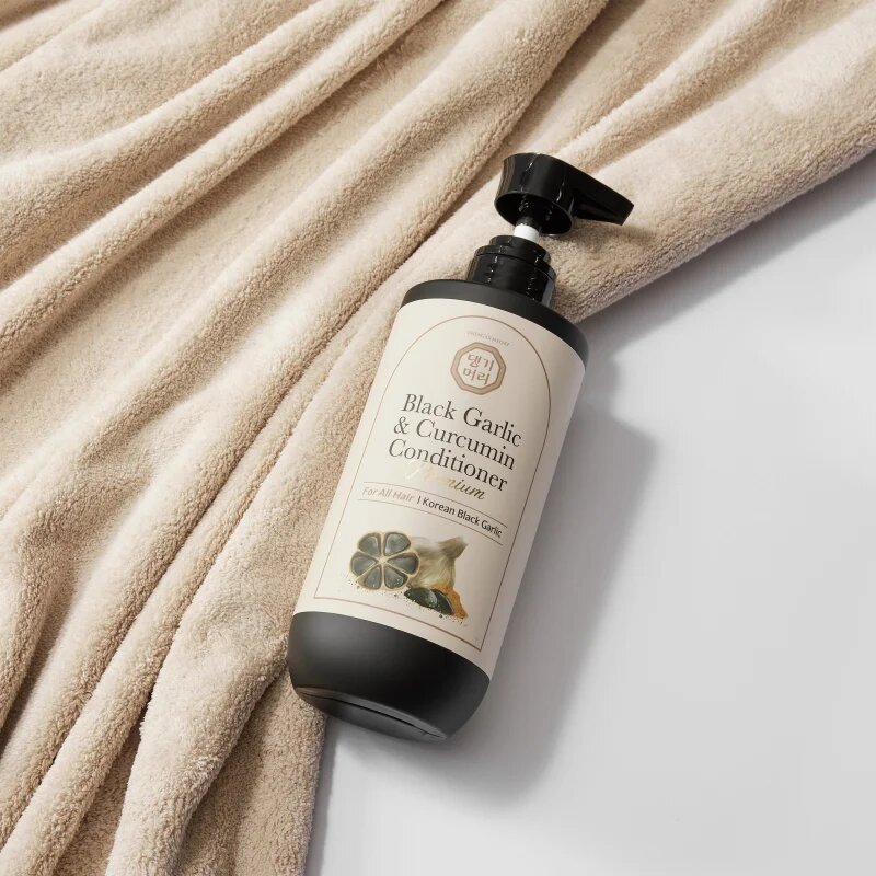 DAENG GI MEO RI Black Garlic & Curcumin Treatment балсам-грижа за плътност и защита срещу накъсване на косата 500 мл.