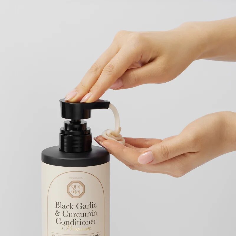 DAENG GI MEO RI Black Garlic & Curcumin Treatment балсам-грижа за плътност и защита срещу накъсване на косата 500 мл.