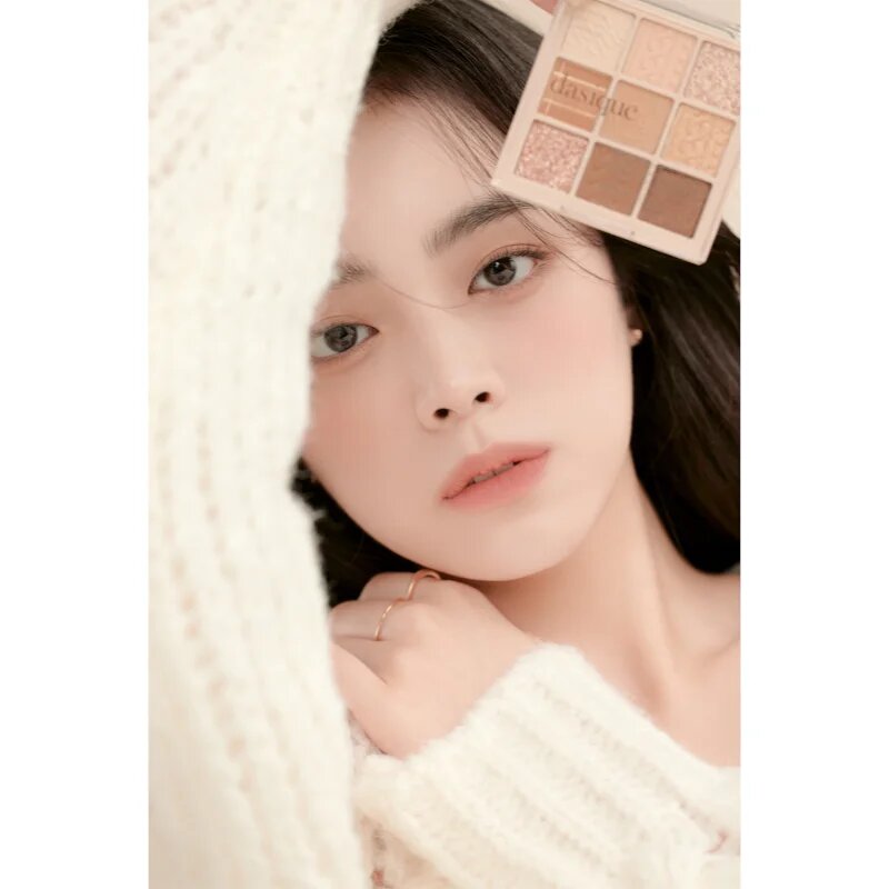 Dasique Eye Shadow Palette палитра сенки за очи цвят 15 Beige Knit 7 гр.
