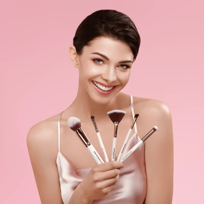 Dermacol Accessories Master Brush by PetraLovelyHair четка за контуриране и бронзър D53 Rose Gold 1 бр.