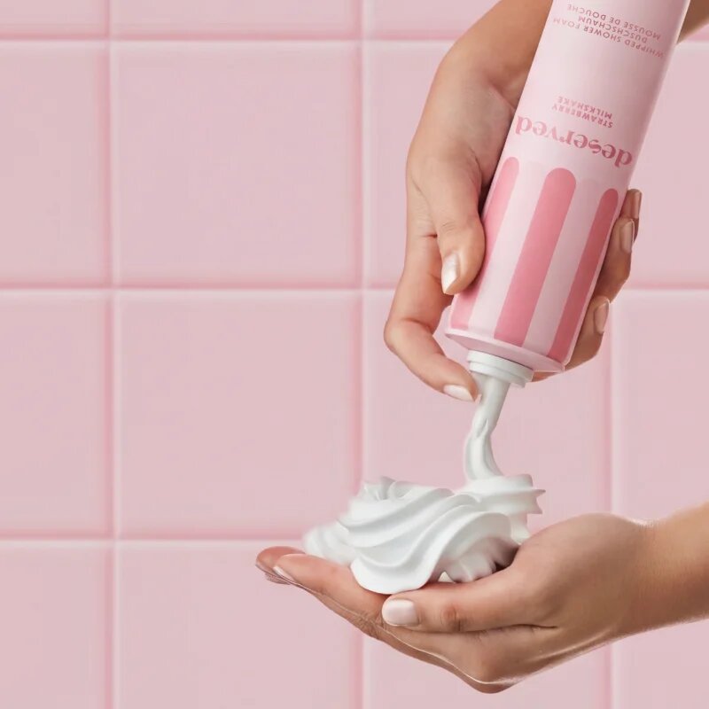 DESERVED Whipped Shower Foam Strawberry Milkshake душ пяна за тяло 250 мл.