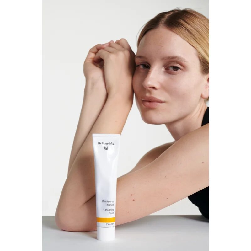 Dr. Hauschka Clenasing And Tonization Cleansing Balm почистващ балсам с успокояващ ефект 75 мл.
