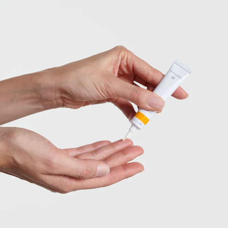 Dr. Hauschka Eye And Lip Care дневен хидратиращ крем за околоочната област 12.5 мл.