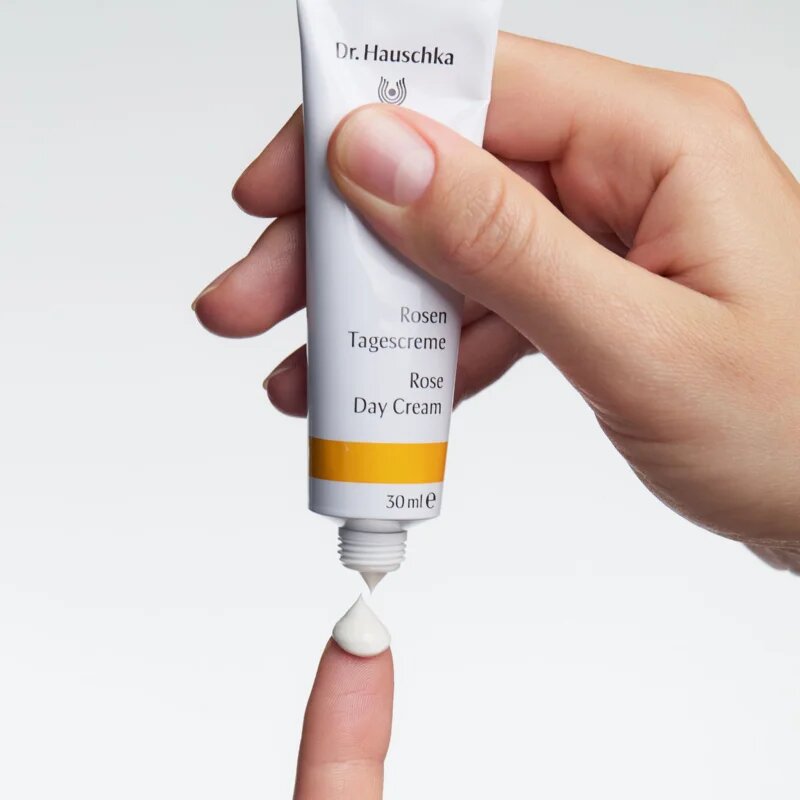 Dr. Hauschka Facial Care Rose Day Cream дневен крем от роза 30 мл.