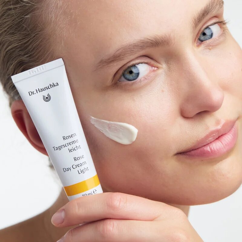 Dr. Hauschka Facial Care Rose Day Cream Light лек крем от роза 30 мл.