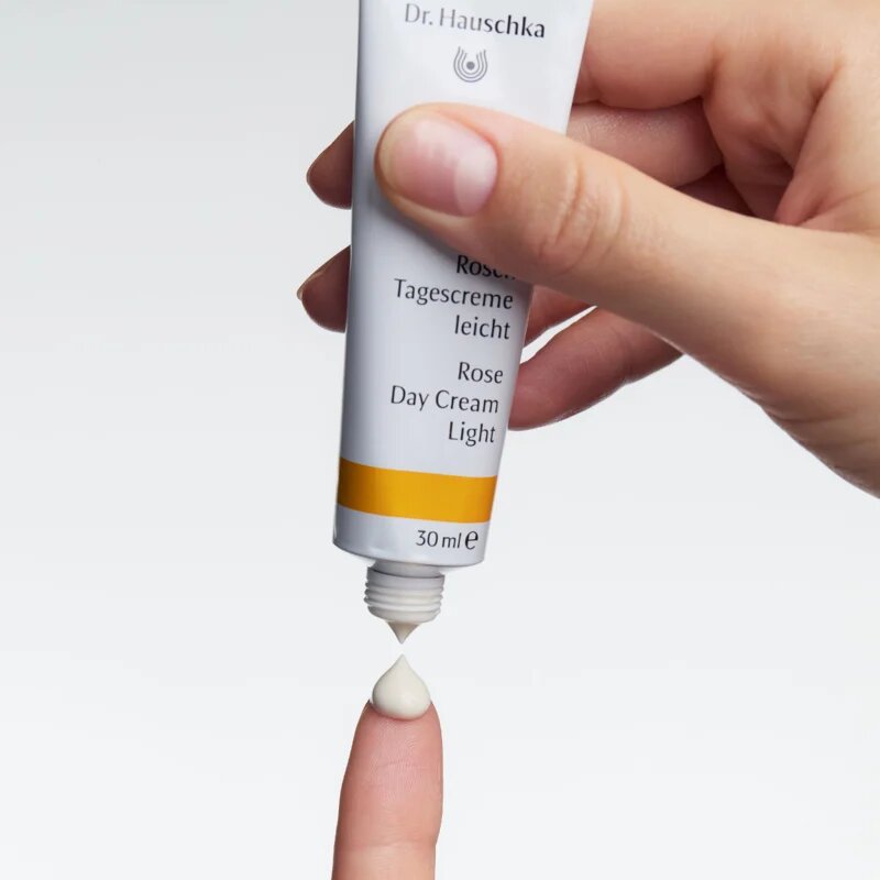 Dr. Hauschka Facial Care Rose Day Cream Light лек крем от роза 30 мл.
