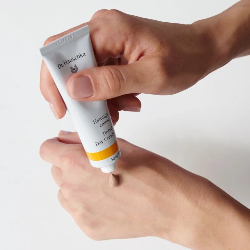 Dr. Hauschka Facial Care Tinted Day Cream тониращ хидратиращ крем дневен 30 мл.