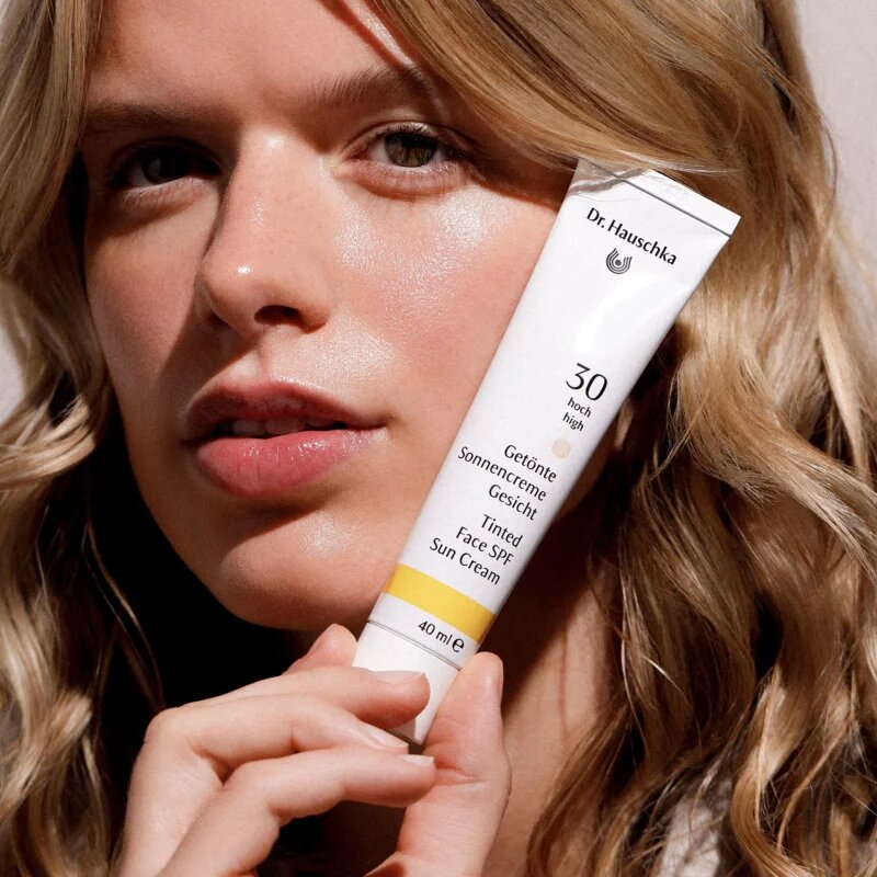 Dr. Hauschka Facial Care Tinted Face SPF Sun Cream тониращи слънцезащитни продукти за лице SPF 30 40 мл.