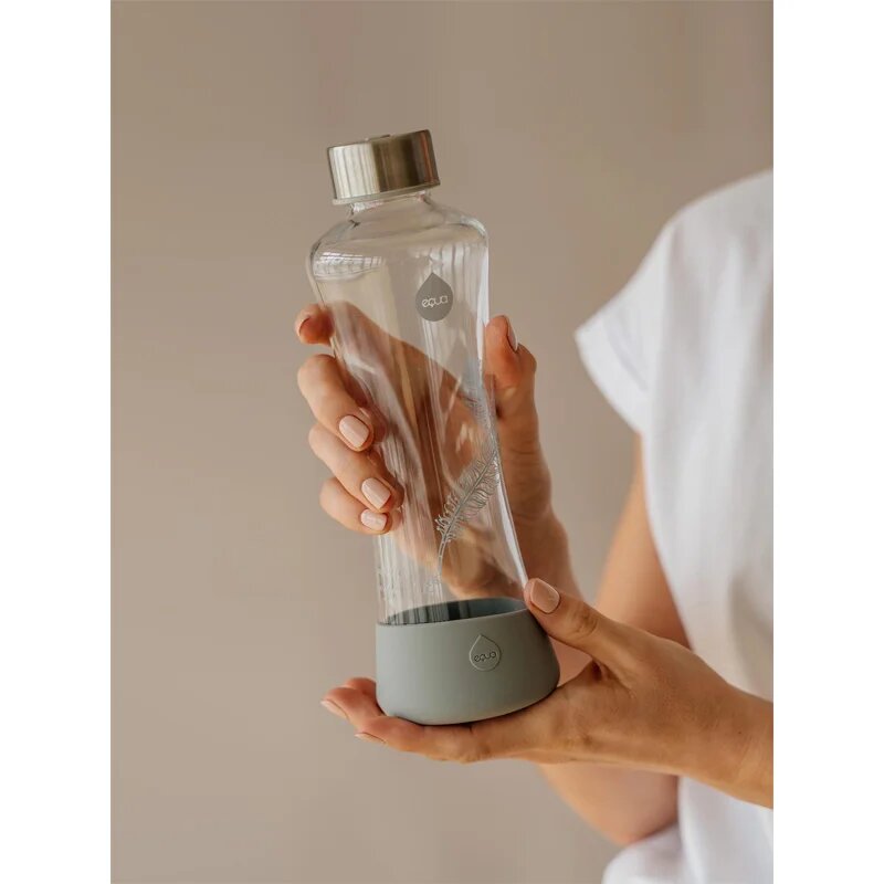 EQUA Glass стъклена бутилка за вода боя Feather 1 бр.