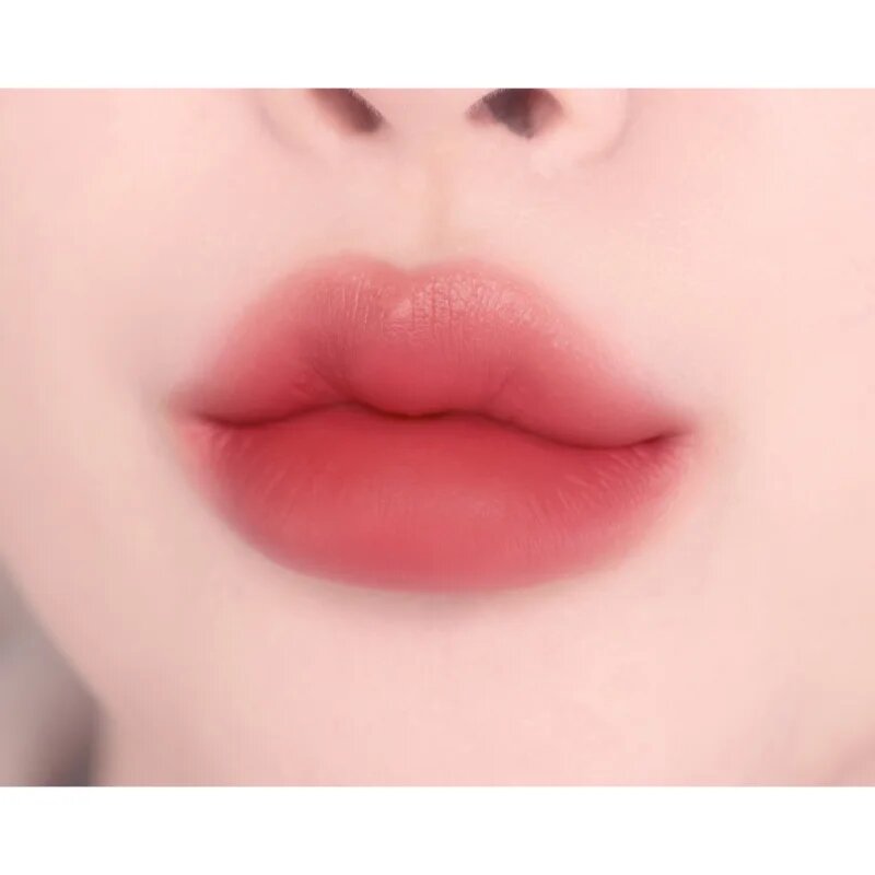 espoir Couture Lip Tint Blur Velvet леко течно матиращо червило цвят 05 Serenade 5.5 гр.