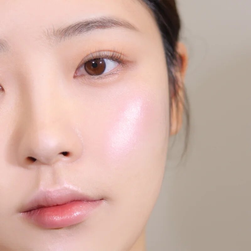 espoir Tone Pairing Highlighter озаряващ продукт за скули и околоочната зона с четка цвят Pink Marine 9.6 гр.