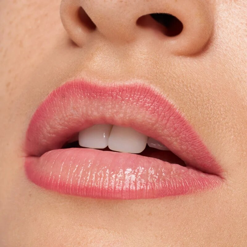 Essence 8h Matte Comfort матиран молив за устни с острилка цвят 20 Mauve Mirage 0.3 гр.
