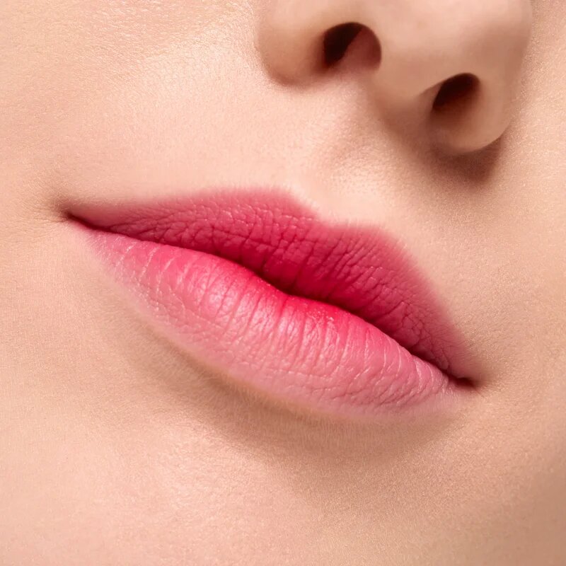 Essence Blur Soufflé матиращо течно червило цвят 04 Main Feed 3.6 мл.