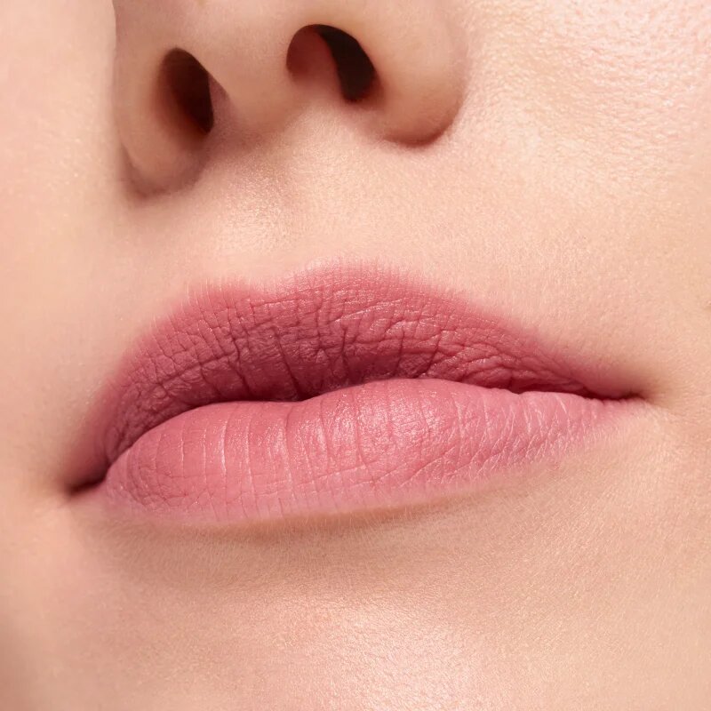 Essence Blur Soufflé матиращо течно червило цвят 06 Pillow Talking 3.6 мл.