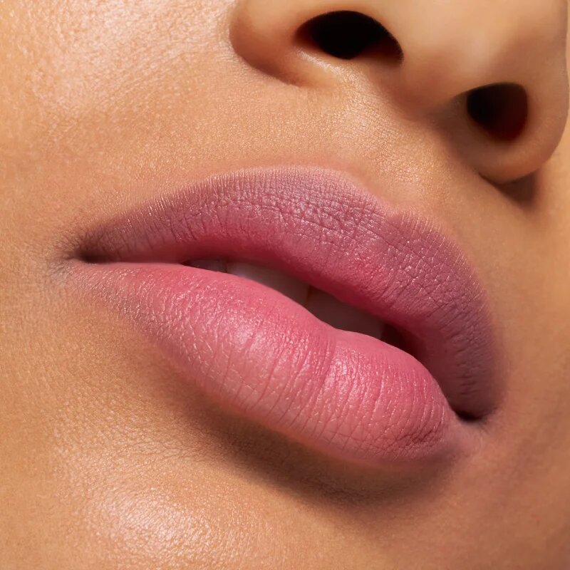 Essence Blur Soufflé матиращо течно червило цвят 06 Pillow Talking 3.6 мл.