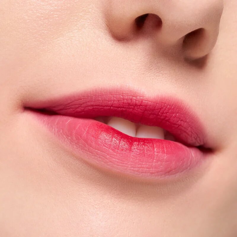 Essence Blur Soufflé матиращо течно червило цвят 11 Clickbait 3.6 мл.