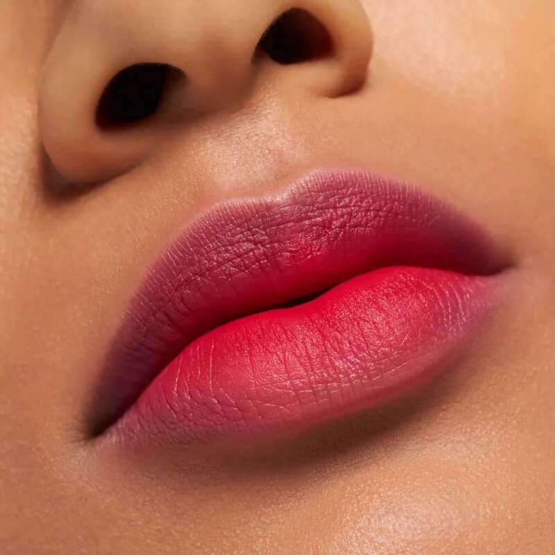 Essence Blur Soufflé матиращо течно червило цвят 11 Clickbait 3.6 мл.