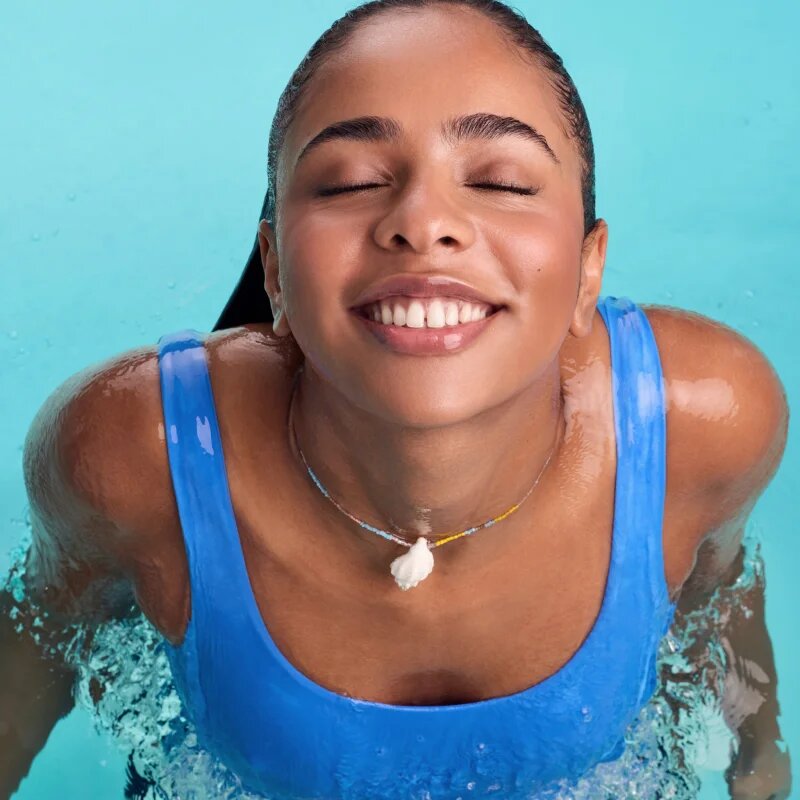 Essence Disney The Little Mermaid масло от нар за лъскавина и блясък цвят 02 Swim Towards Your Dreams 4 мл.