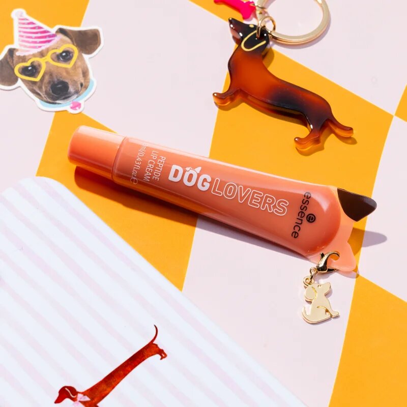 Essence DOG GANG OR CAT CREW?!? DOG LOVERS тониращ балсам за устни с пептиди цвят 01 Best Buddy 13 мл.