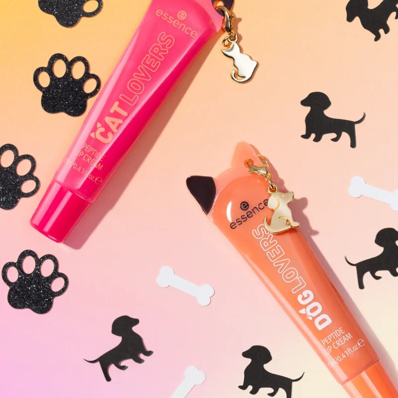 Essence DOG GANG OR CAT CREW?!? DOG LOVERS тониращ балсам за устни с пептиди цвят 01 Best Buddy 13 мл.