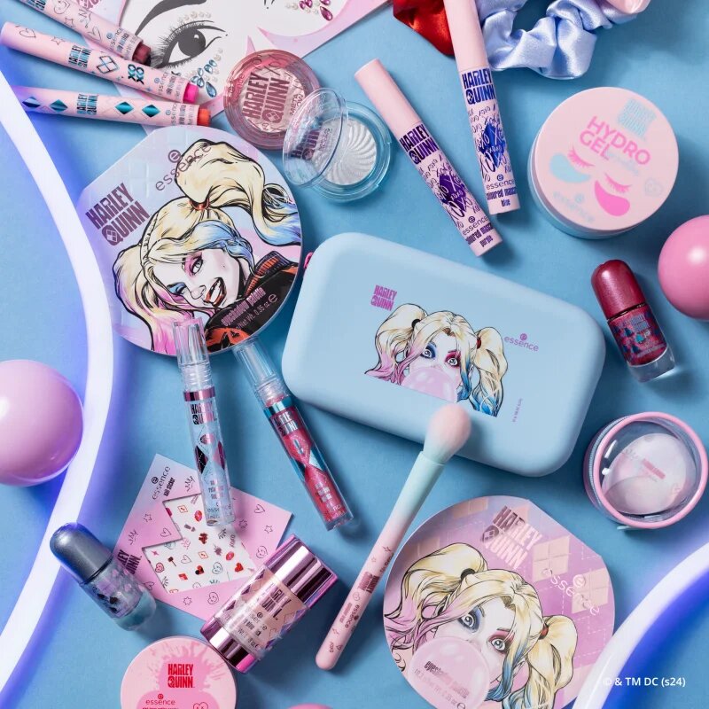 Essence Harley Quinn блясък за устни цвят 02 Harley Chic 3 мл.