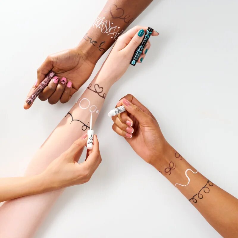 Essence Lash PRINCESS течни очни линии цвят Brown 3 мл.