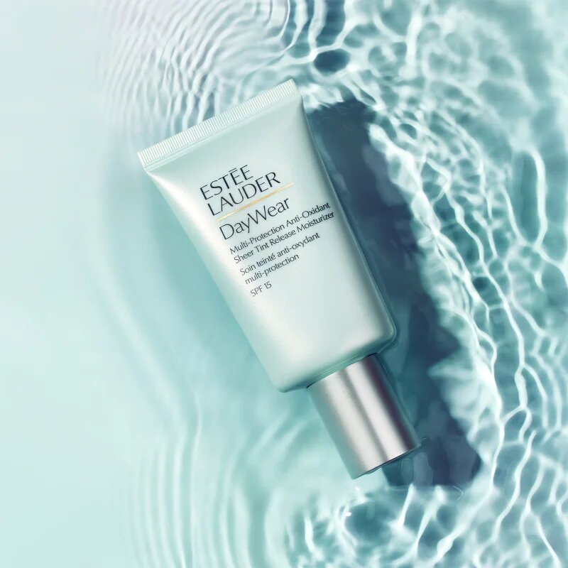 Estée Lauder DayWear Multi-Protection Anti-Oxidant Sheer Tint Release Moisturizer SPF 15 тониращ овлажнител за всички типове кожа на лицето SPF 15 50
