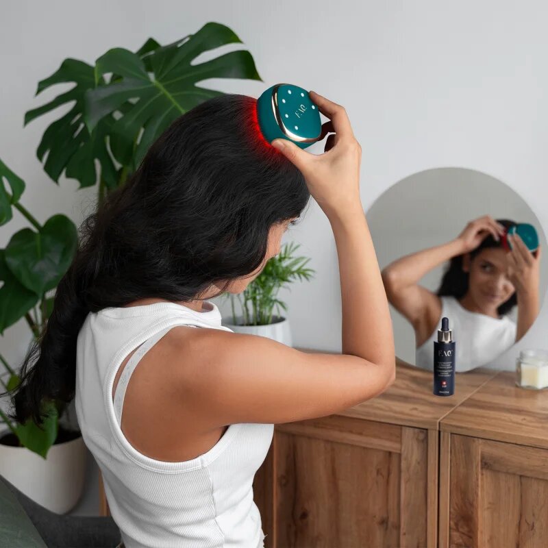 FOREO FAQ™ 301 масажен уред за стимулиране растежа на косата Blue Emerald 1 бр.