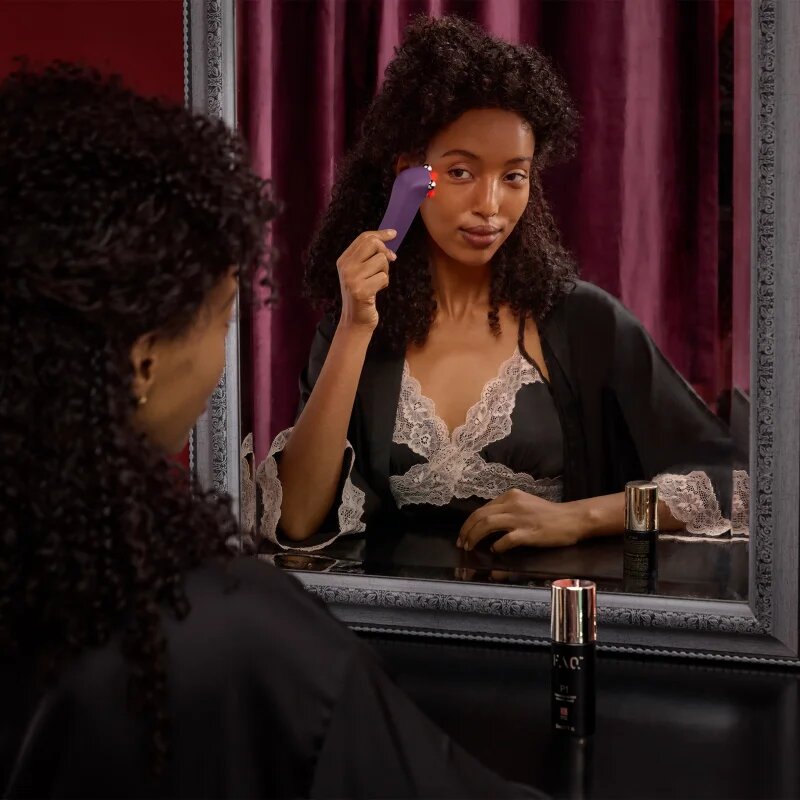 FOREO FAQ™ 401 двоен LED тонизиращ уред с микроток 1 бр.