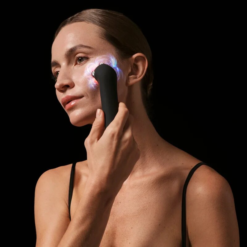 FOREO FAQ™ 402 двоен тонизиращ уред с микроток с червена LED светлина 1 бр.