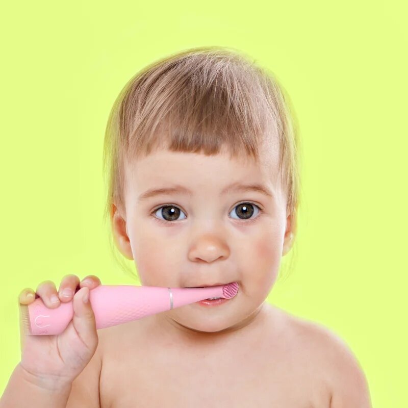 FOREO ISSA™ 4 Baby електрическа четка за зъби за деца от раждането до 3 години Pearl Pink 1 бр.