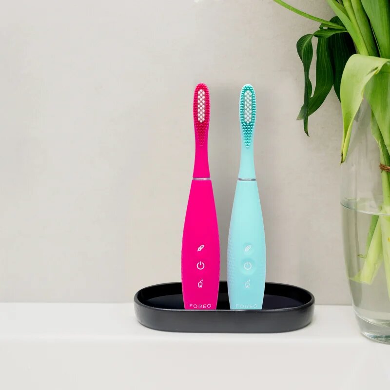 FOREO ISSA™ 4 електрическа четка за зъби Fuchsia 1 бр.