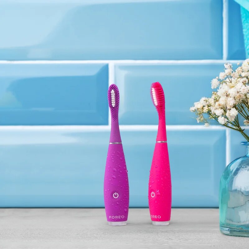 FOREO ISSA™ 4 Smile електрическа четка за зъби над 5 години Wild Strawberry 1 бр.