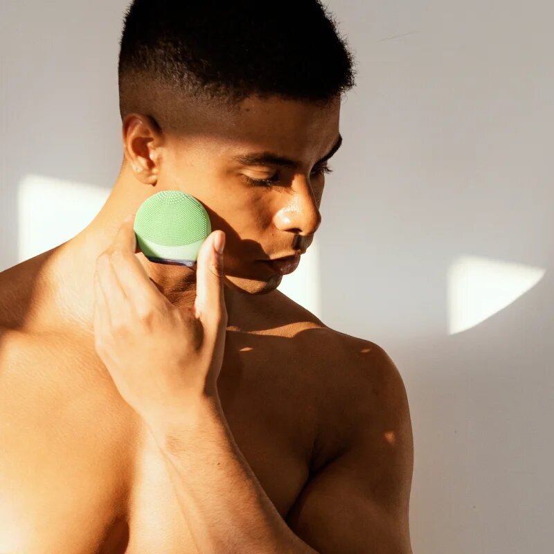 FOREO LUNA™4 Go почистващ звуков уред на път Pistachio