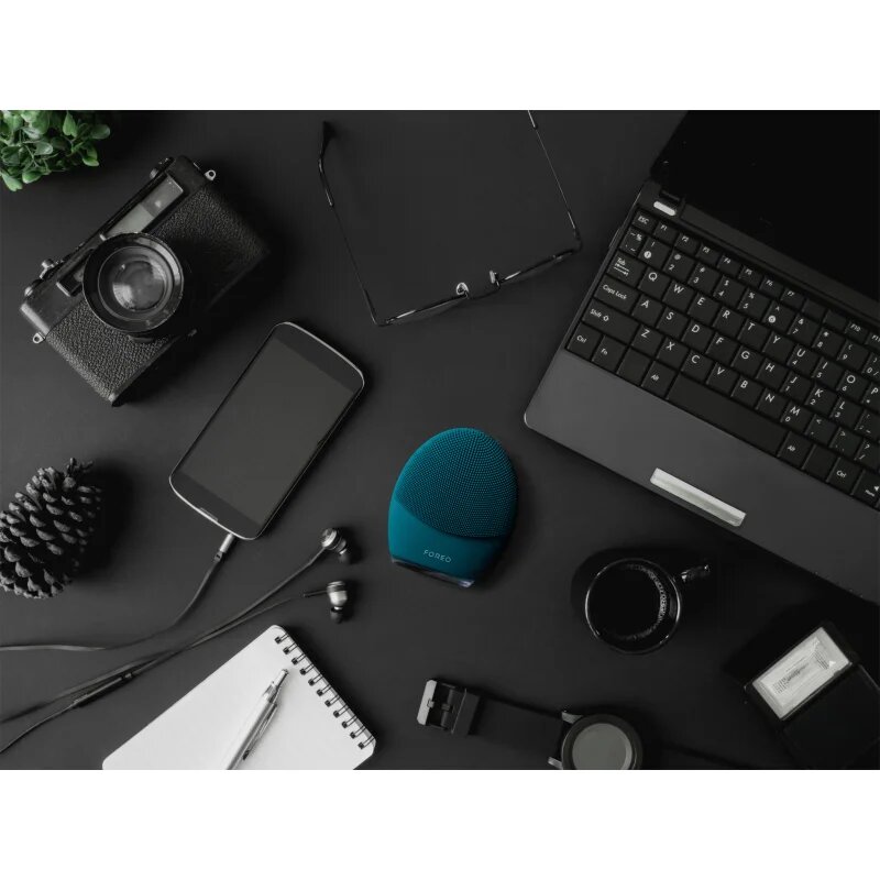 FOREO LUNA™4 Men масажен уред за почистване и стягане на лицето за мъже 1 бр.