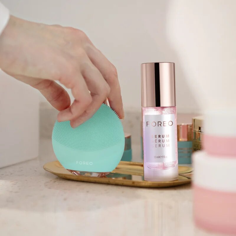 FOREO LUNA™4 Mini уред за почистване на лице Arctic Blue
