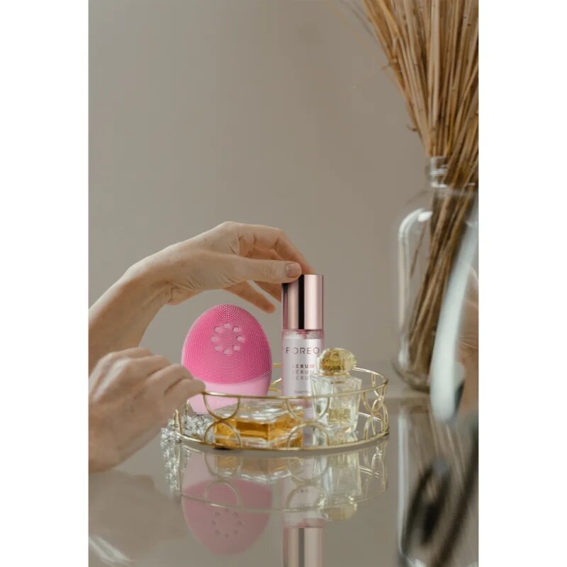 FOREO LUNA™4 Plus почистващ звуков уред с термофункции и стягащ масаж нормална кожа 1 бр.