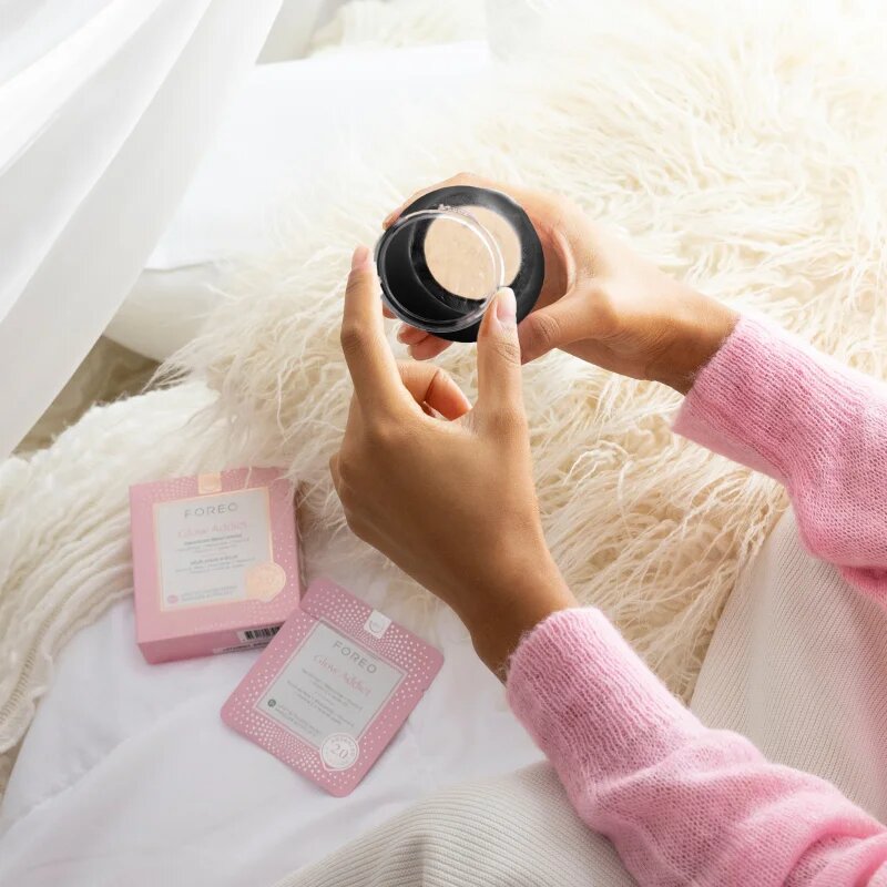 FOREO UFO™ 3 5-in-1 звуков уред за ускоряване ефекта на маските за лице Black 1 бр.