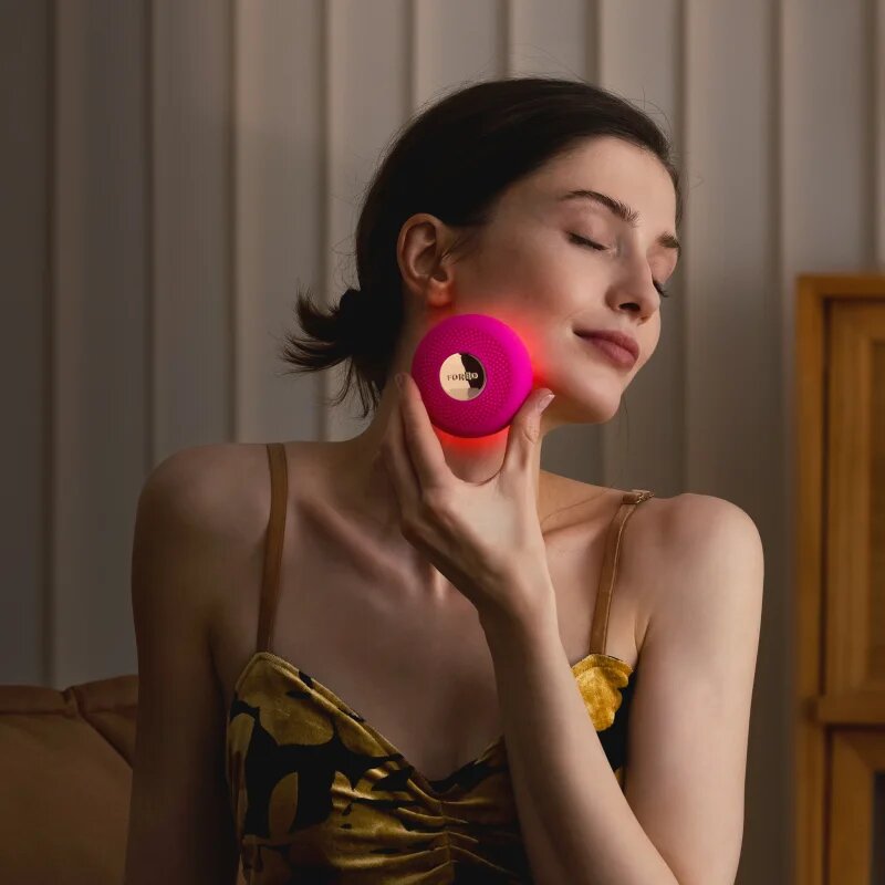 FOREO UFO™ 3 LED звуков уред за ускоряване ефекта на маските за лице с LED и NIR осветление 1 бр.